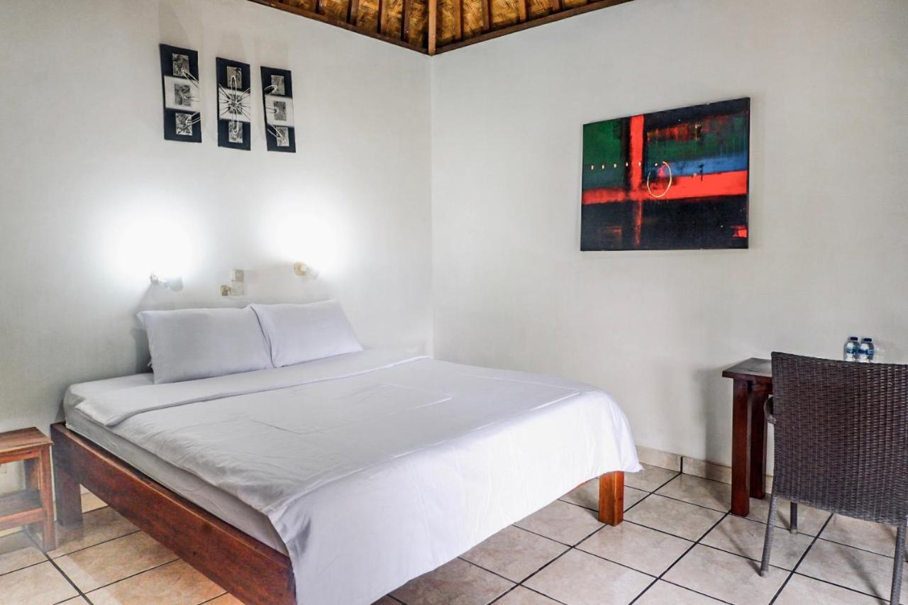 Ocean Sun Homestay Tulamben Esterno foto